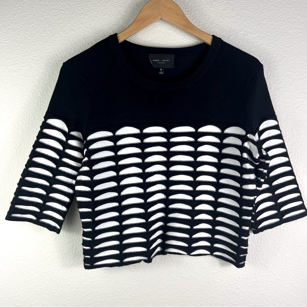 Romeo & Juliet Couture Black and White Women’s Cropped Sweater 3/4” sleeves Med